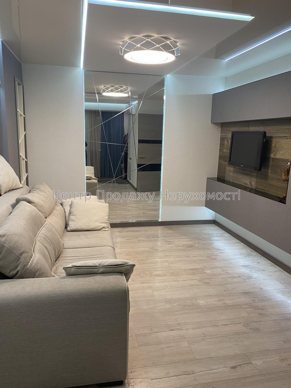 Фото R8 Продам 2 к квартиру з євроремонтом біля с/м Таврія-В2