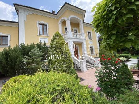 Продам 3-поверховий будинок