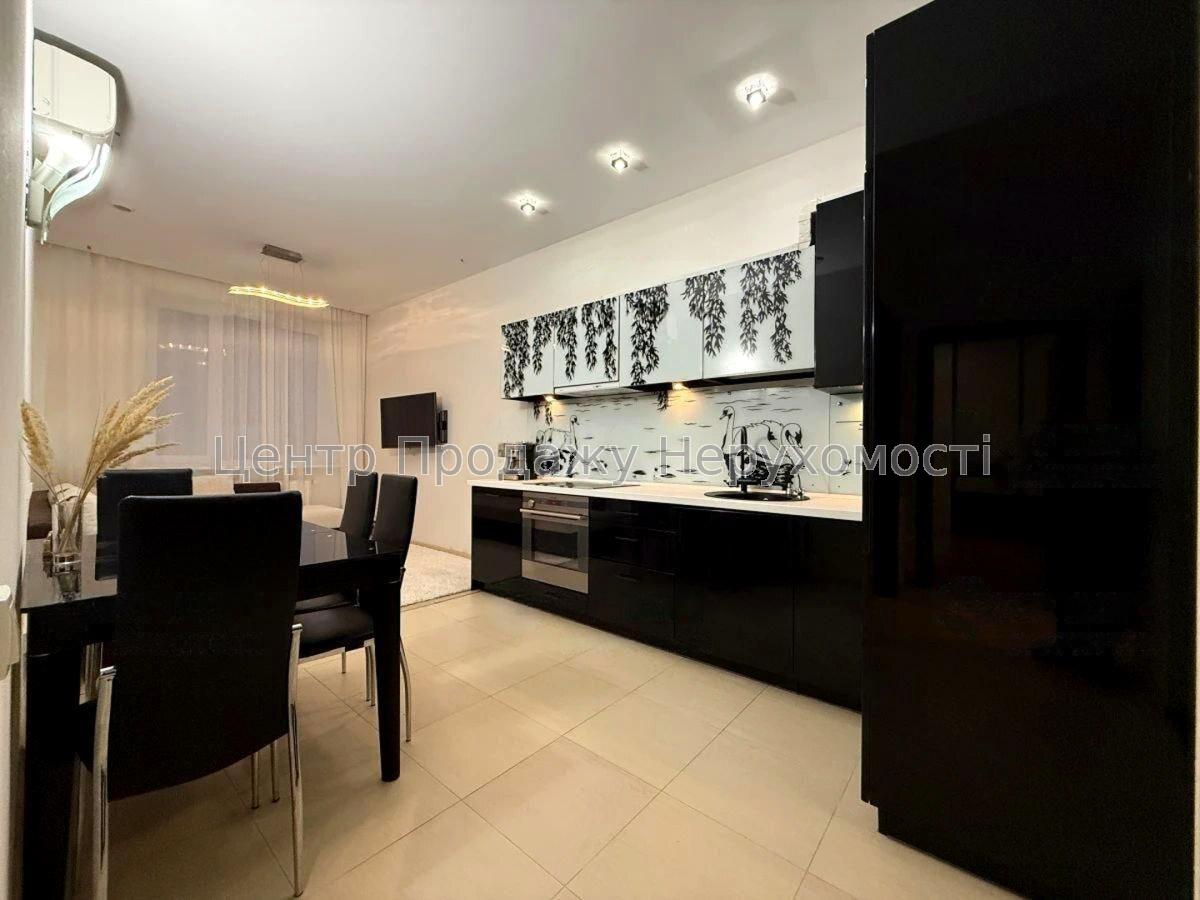 Фото Продам 2к квартиру ЖК Світлий Дім3