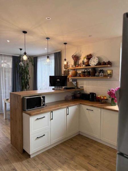 Продам 2-поверховий будинок