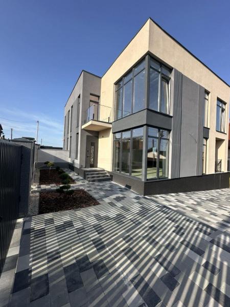 Продам 2-поверховий будинок