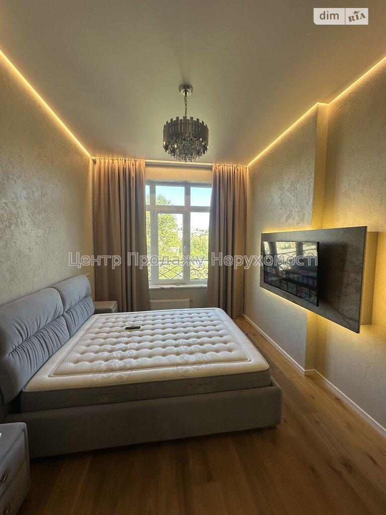 Фото Продаж квартири24