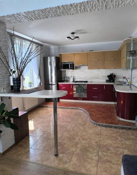 Продам 2-поверховий будинок