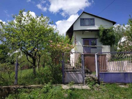 Продам 3-поверховий дачний будинок
