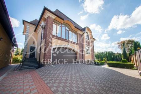 Продам 3-поверховий будинок