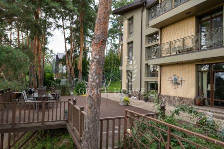 Продам 3-поверховий будинок