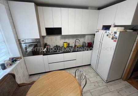 Продам 3-кімнатну квартиру