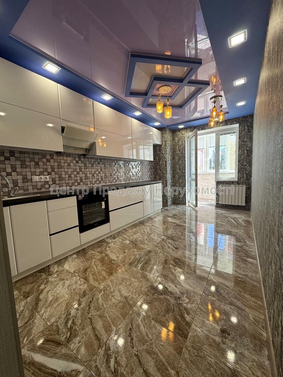 Фото Продається 2-кімнатна квартира в ЖК 