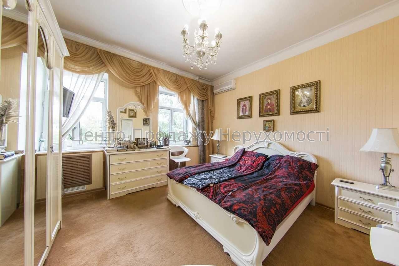 Фото Продаж 3-кімнатної квартири на вул. Кирилівська5