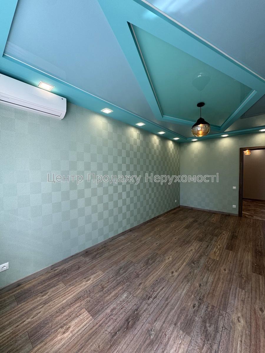 Фото Продається 2-кімнатна квартира в ЖК 