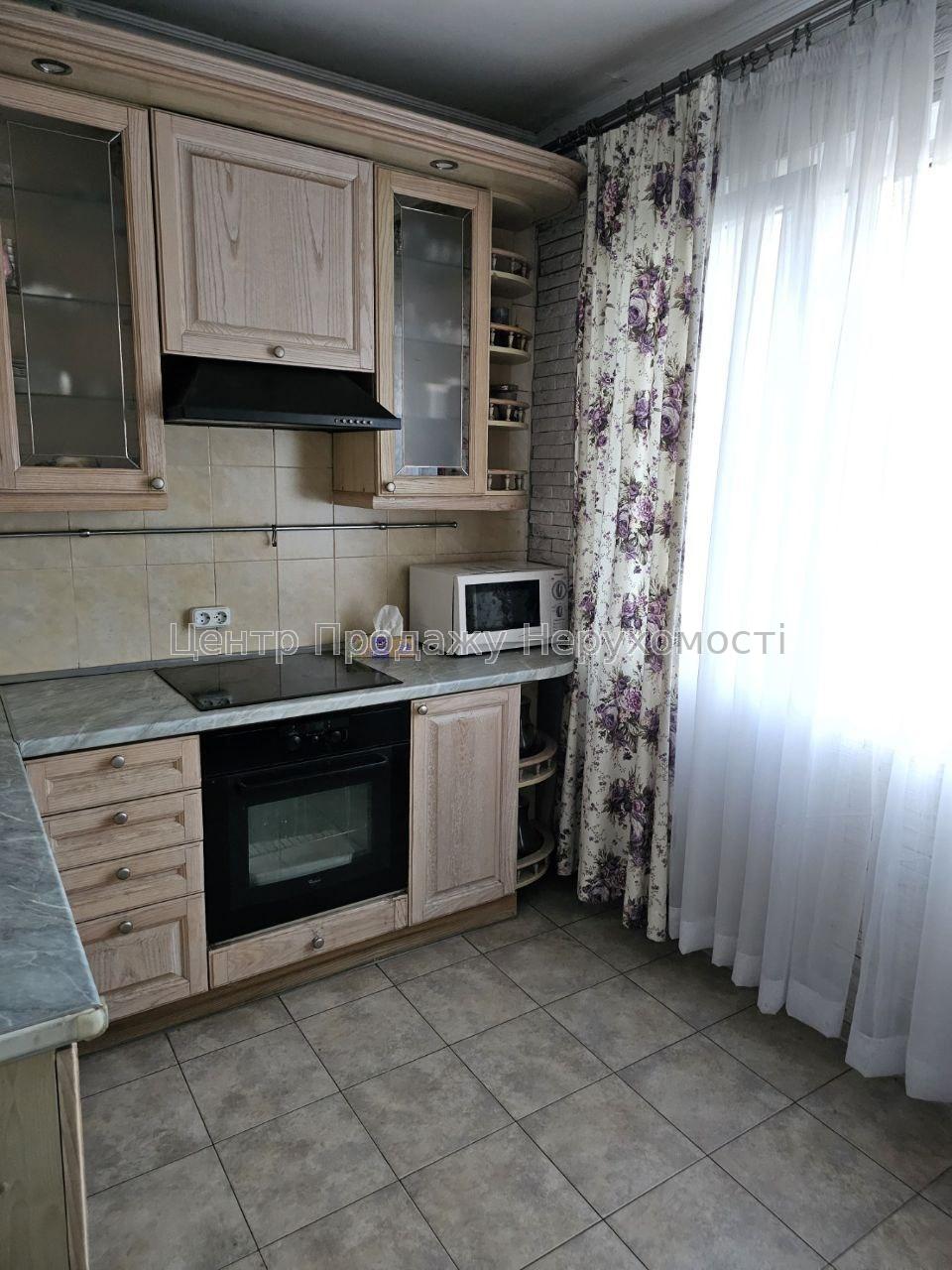 Фото Продаж 3-кімнатної квартири в Києві10