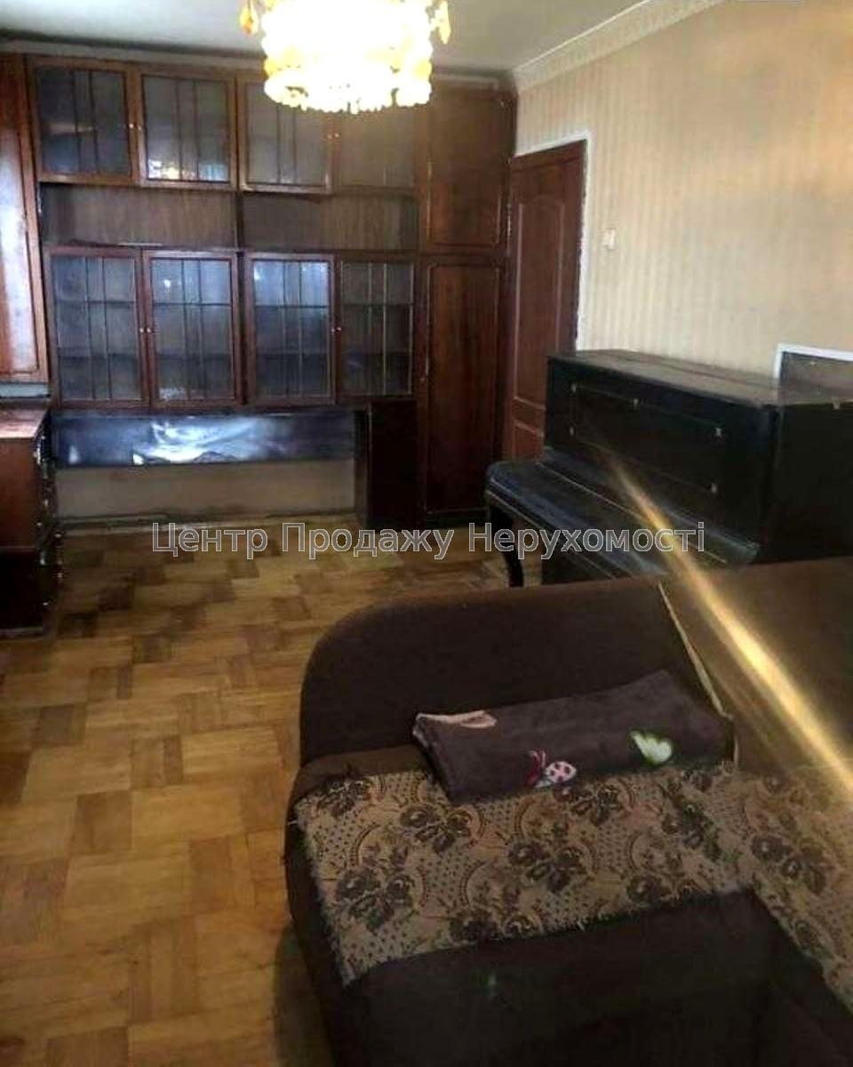 Фото Продам 2-кімнатну біля метро Сірець2