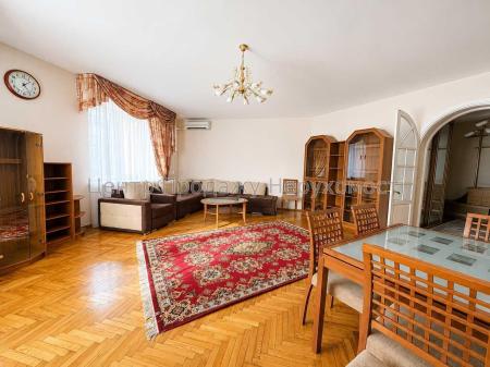 Продам 4-кімнатну квартиру