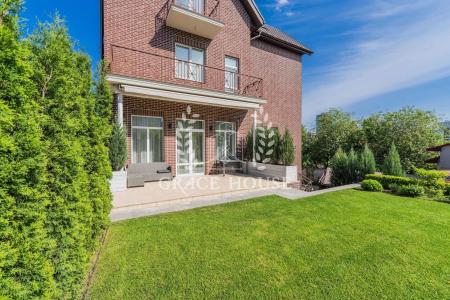 Продам 3-поверховий будинок
