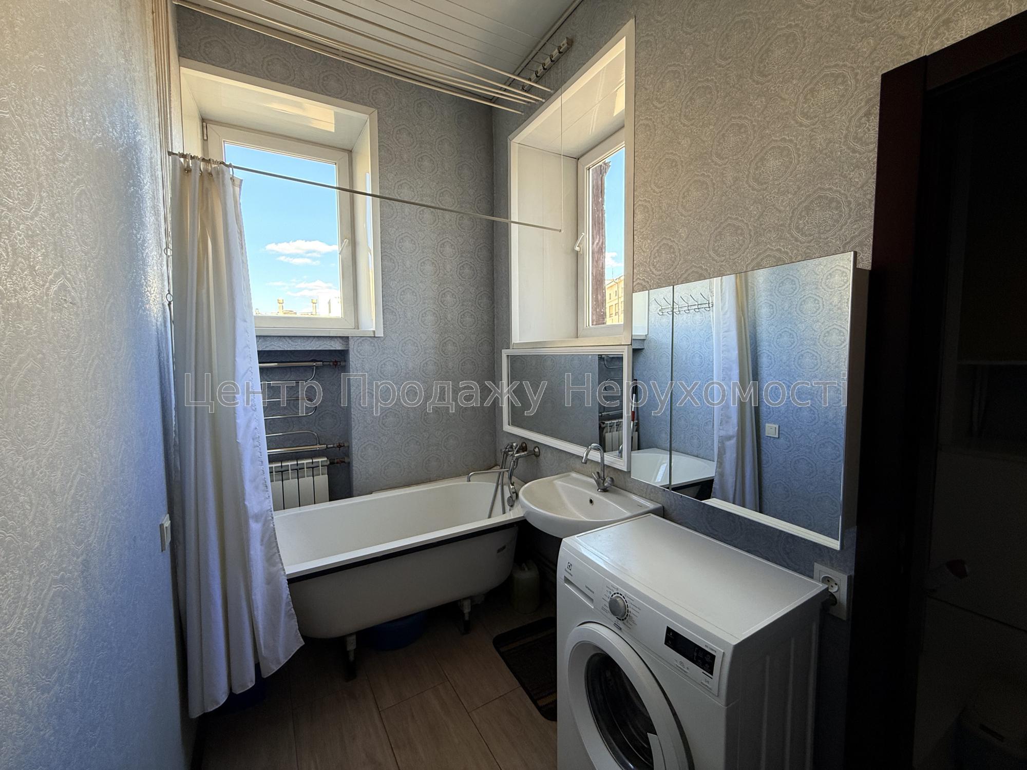 Фото Ексклюзив! Продам 3 кімнатну квартиру в центрі унікального планування!12