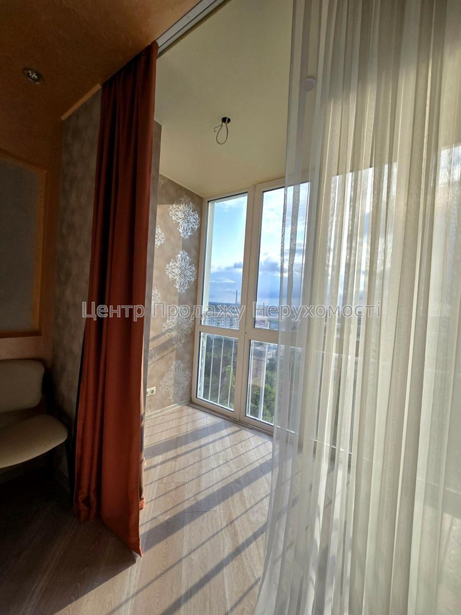 Фото Продається 2-кімнатна квартира в ЖК 