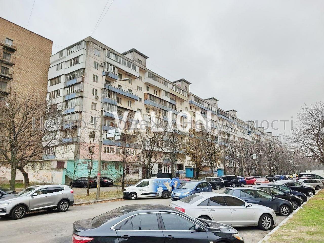 Фото продам 3-кімнатну в гарному жилому стані біля метро Мінська18