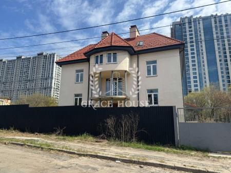 Продам 3-этажный дом