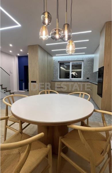 Продам 2-поверховий таунхаус