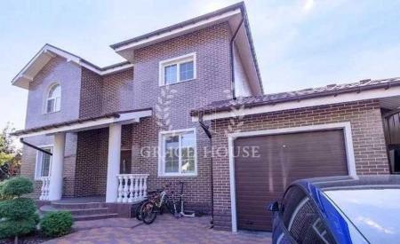 Продам 2-поверховий будинок