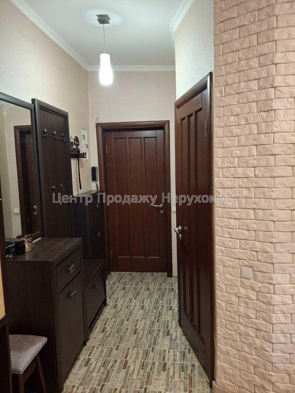 Фото Продам 2-кімнатну квартиру біля метро Дорогожичі ІВ7