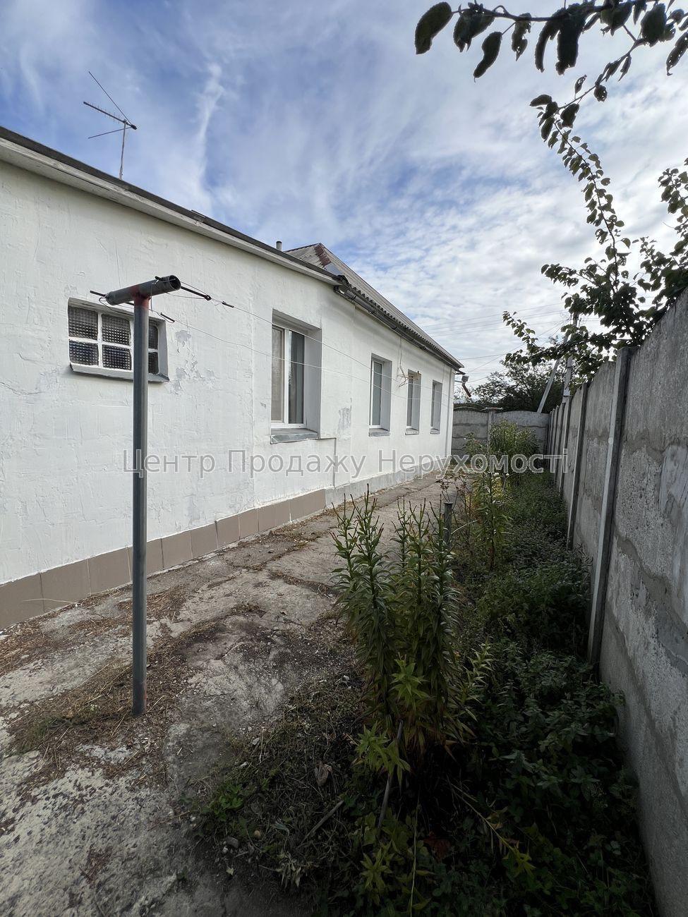 Фото Затишний будинок зі зручним розташуванням та облаштованим подвір'ям4