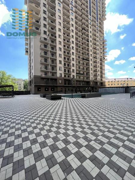 Продам офіс у багатоквартирному будинку