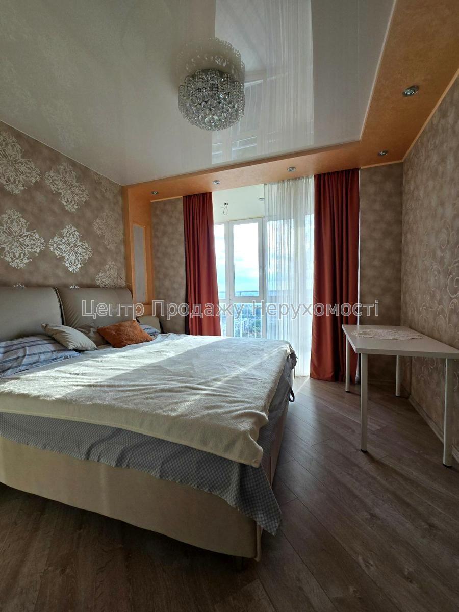 Фото Продається 2-кімнатна квартира в ЖК 