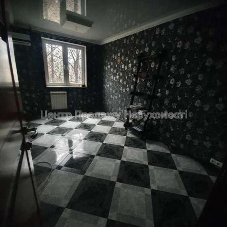 Продам 5-кімнатну квартиру