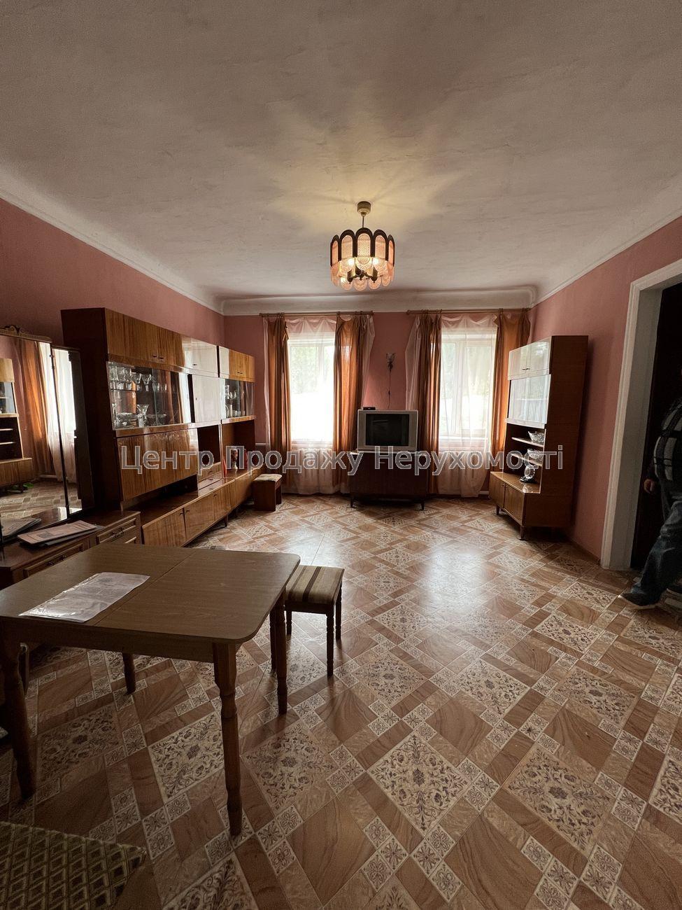 Фото Затишний будинок зі зручним розташуванням та облаштованим подвір'ям5