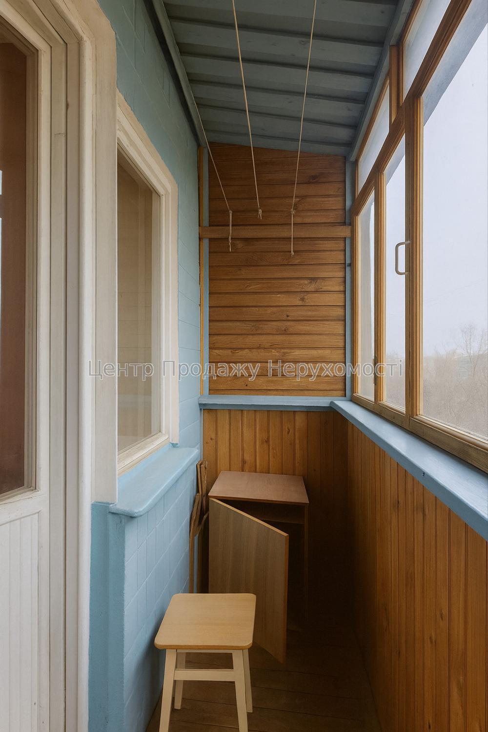 Фото 1-кімнатна 31.4 кв.м, пр.ЛюбомираГузара у дворі серед дерев ІВ3