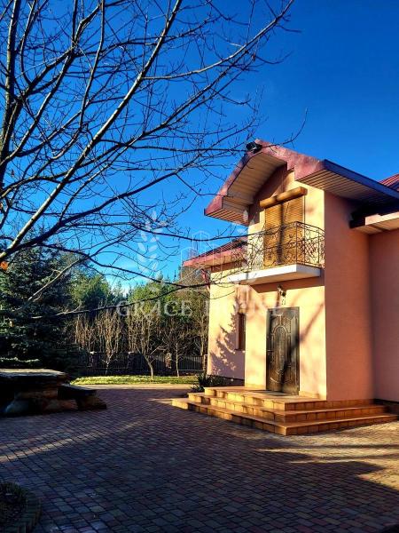 Продам 2-поверховий будинок