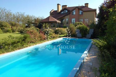 Продам 3-поверховий будинок