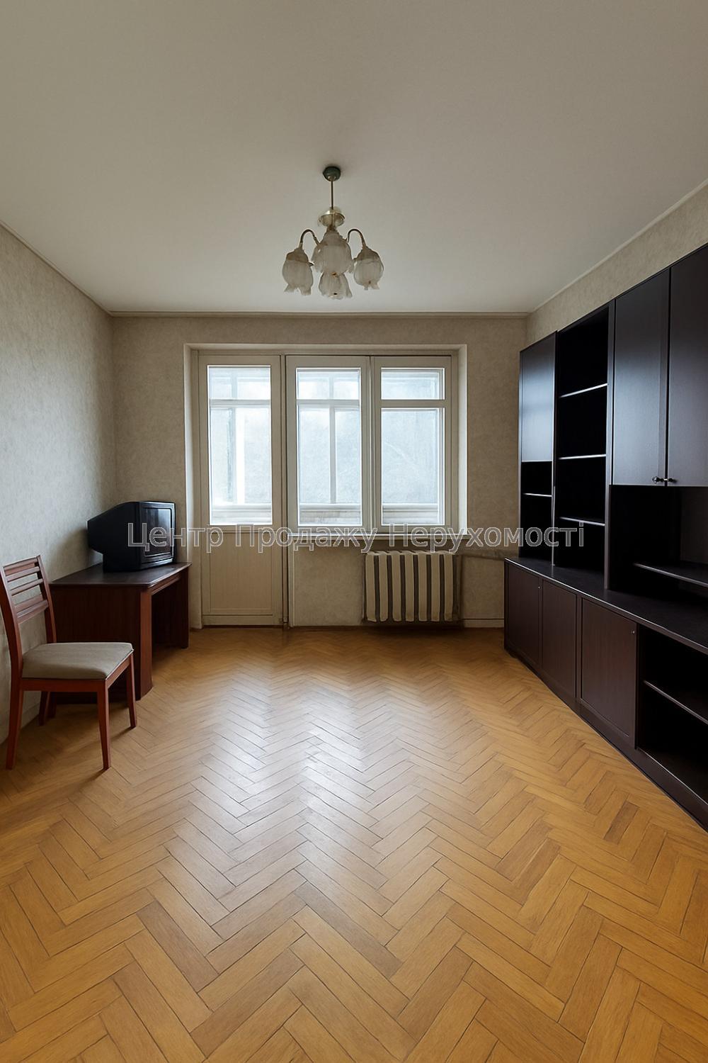 Фото 1-кімнатна 31.4 кв.м, пр.ЛюбомираГузара у дворі серед дерев ІВ8