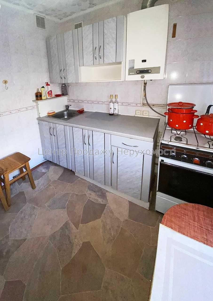 Фото 2к. Тобольска, метро Ботанічний сад1