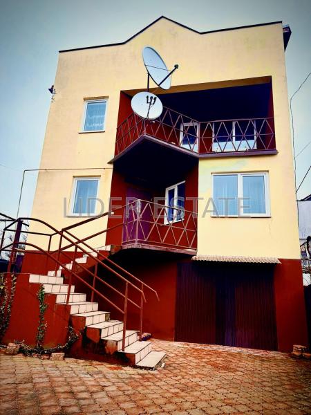Продам 3-поверховий будинок