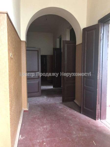 Продам офіс у багатоквартирному будинку