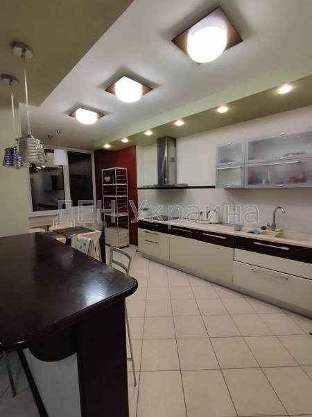 Продам 3-кімнатну квартиру
