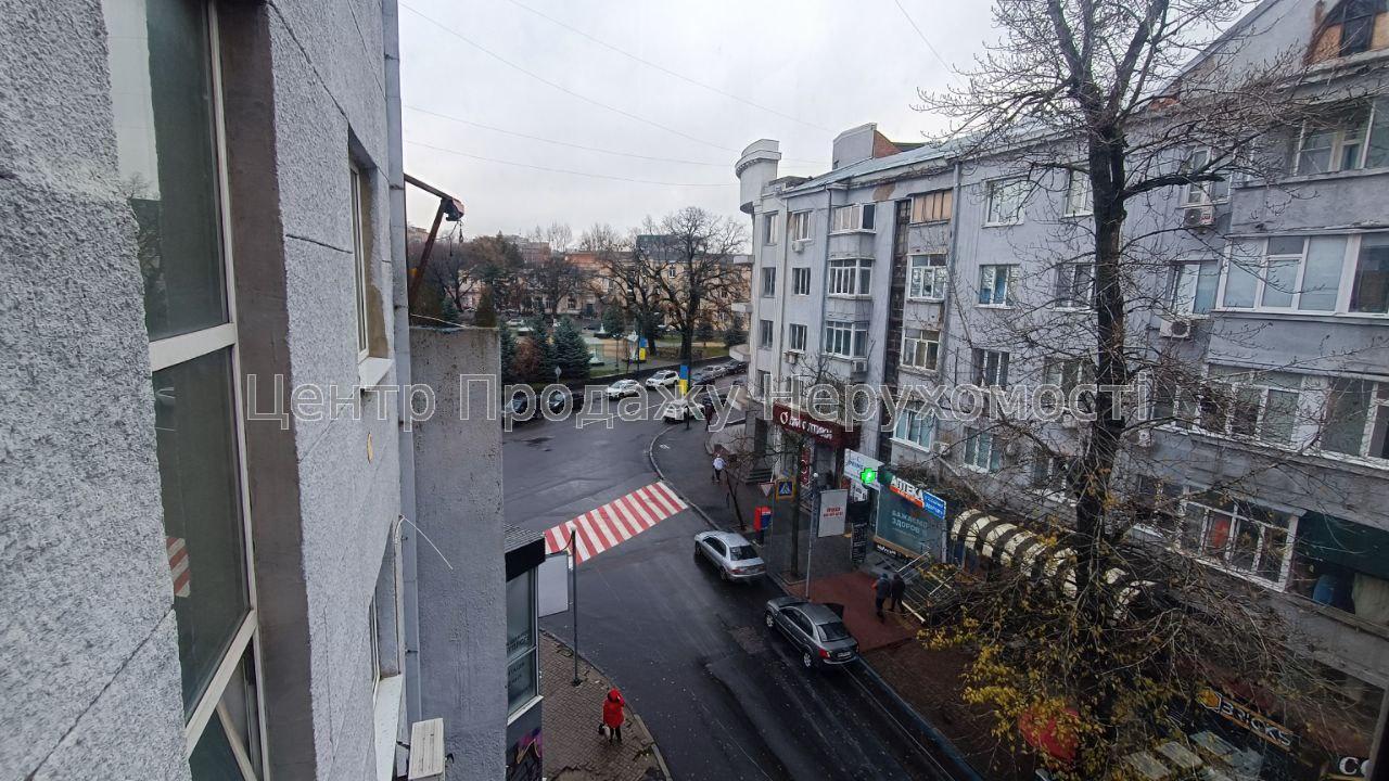 Фото Продам 3 к квартиру у центрі міста, з ремонтом, Q 822