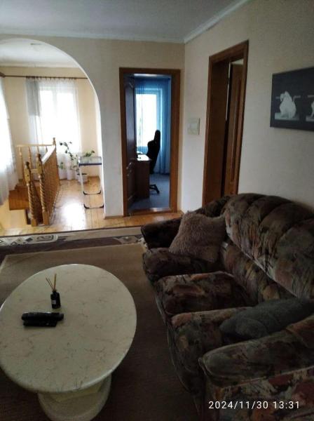 Здам частину 2-поверхового будинку