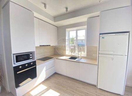 Продам 2-поверховий будинок