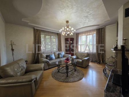 Продам 3-поверховий будинок