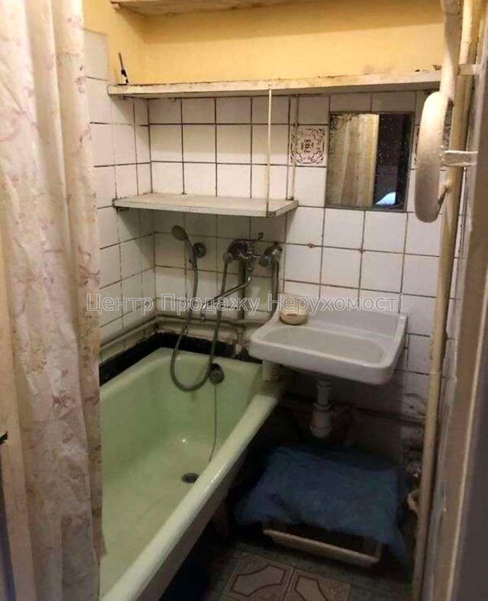 Фото Продам 2-кімнатну біля метро Сірець8