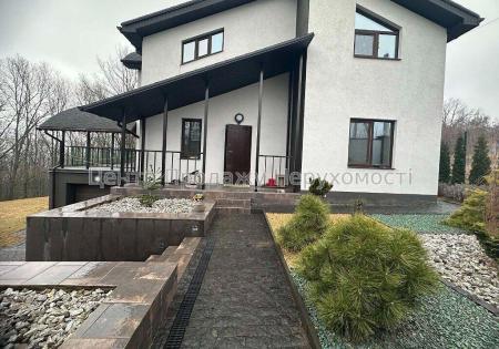 Продам 2-поверховий будинок