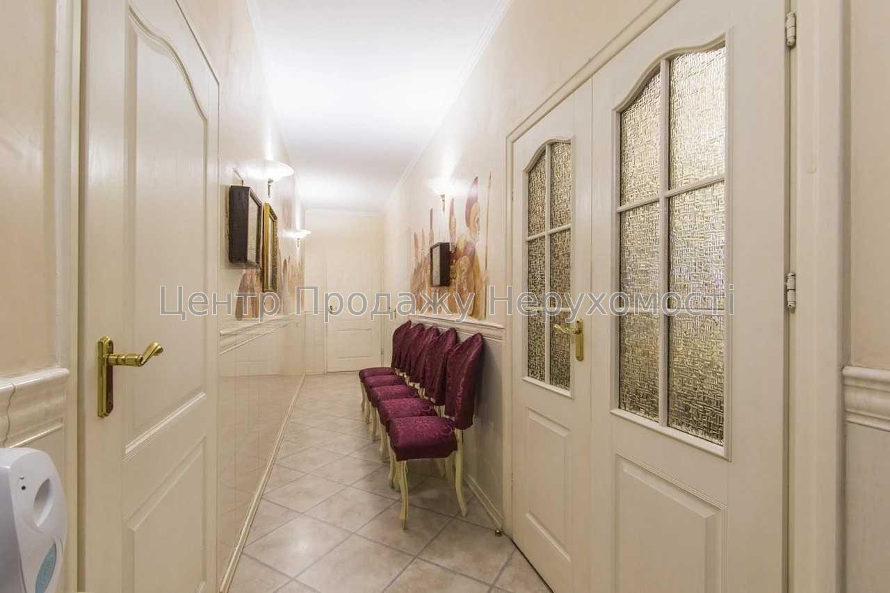 Фото Продаж 3-кімнатної квартири на вул. Кирилівська10