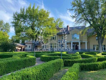 Продам 3-поверховий будинок