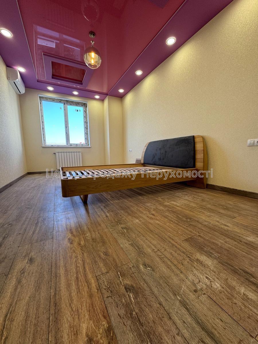 Фото Продається 2-кімнатна квартира в ЖК 