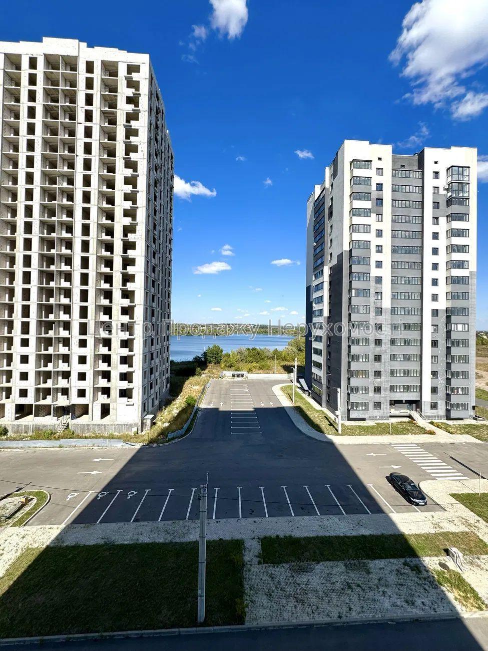 Фото Продається 2-кімнатна квартира в ЖК 