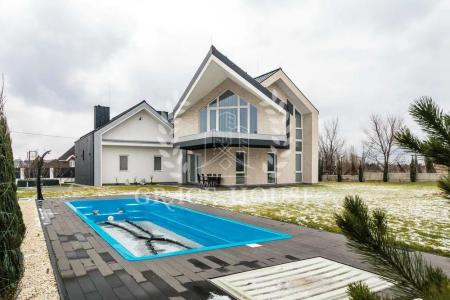 Продам 2-поверховий будинок