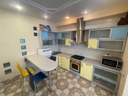 Продам 4-кімнатну квартиру в новобудові